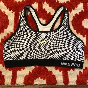 Nike Pro